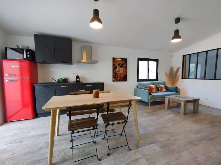 Appartement Avec Jardin Privatif Cuers Exterior foto