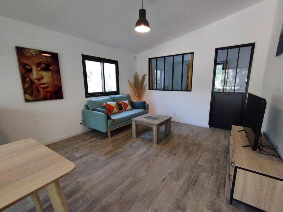 Appartement Avec Jardin Privatif Cuers Exterior foto